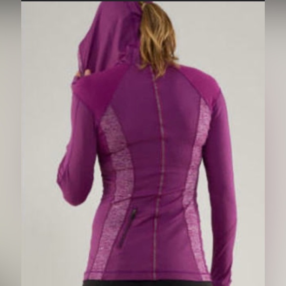 Lululemon- women’s Run for Your life pullover. Size 4. Teal blue with hood - Picture 10 of 10